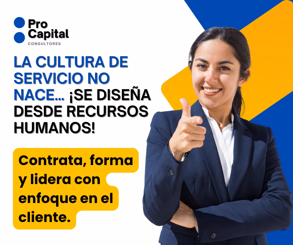 Equipo de Recursos Humanos trabajando juntos para mejorar la experiencia del cliente en una empresa

